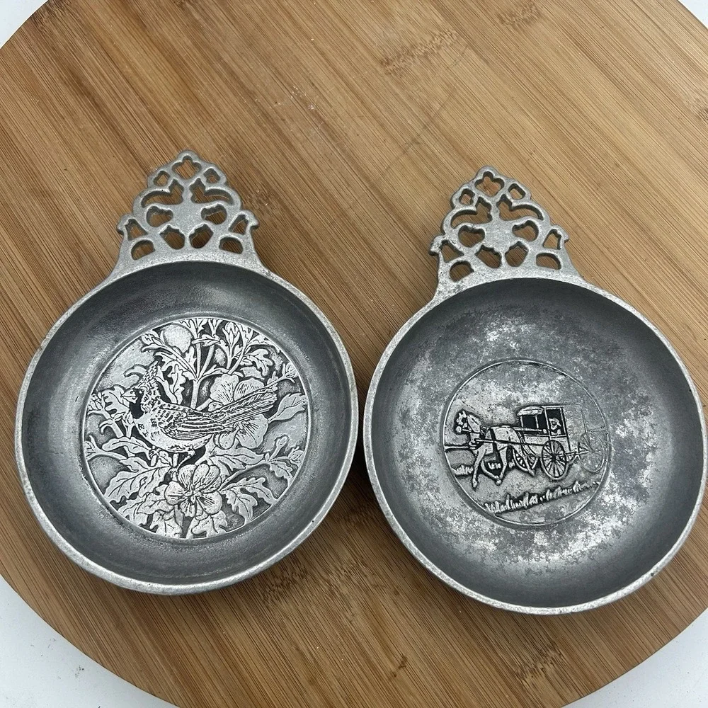 Pair Vintage Of Pewter Trinket  Bowls Cardinal‎ Horse Drawn Carriage